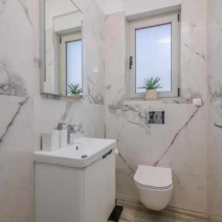 Villa Divina With Heated Pool Krk Town
