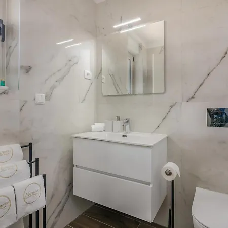 Villa Divina With Heated Pool