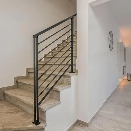 Divina With Heated Pool Villa *