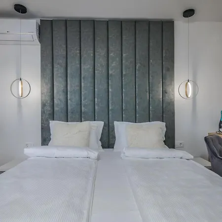 Villa Divina With Heated Pool Krk Town