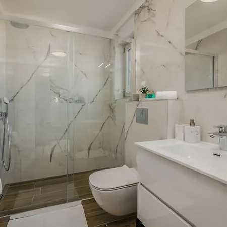 Divina With Heated Pool Villa