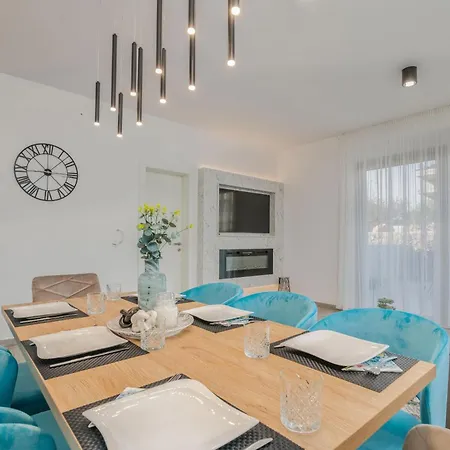 Divina With Heated Pool Villa