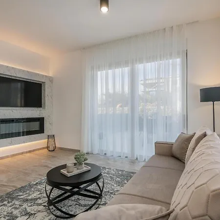 Divina With Heated Pool Krk Town
