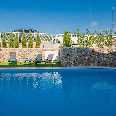 Divina With Heated Pool Villa