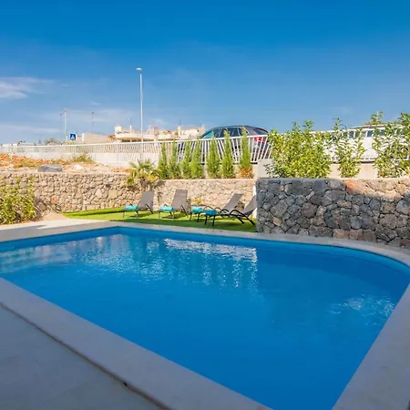 Villa Divina With Heated Pool *